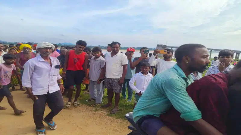 पलामू में करमा पूजा विसर्जन के दौरान हादसा, कोयल नदी में डूबने से 5 युवकों की मौत