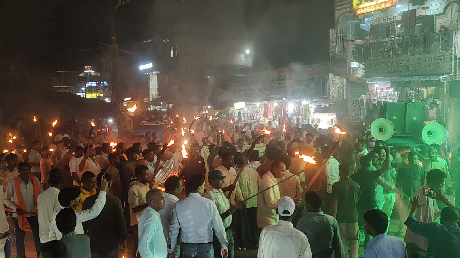 आरक्षण की मांग को लेकर गुमला में चक्का जाम, थमा वाहनों का चक्का, आवागमन ठप, स्कूल व शिक्षण संस्थान भी बंद 1 05gum m 21 05102026 11 4da33e 1