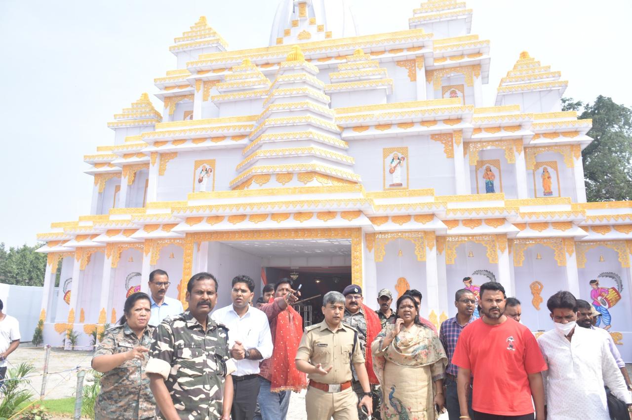 लोहरदगा DC-SP ने पूजा पंडालों और रावण दहन स्थल का किया निरीक्षण, सुरक्षा मानकों के अनुपालन और भीड़ नियंत्रण को लेकर दिया निर्देश 10 10 1