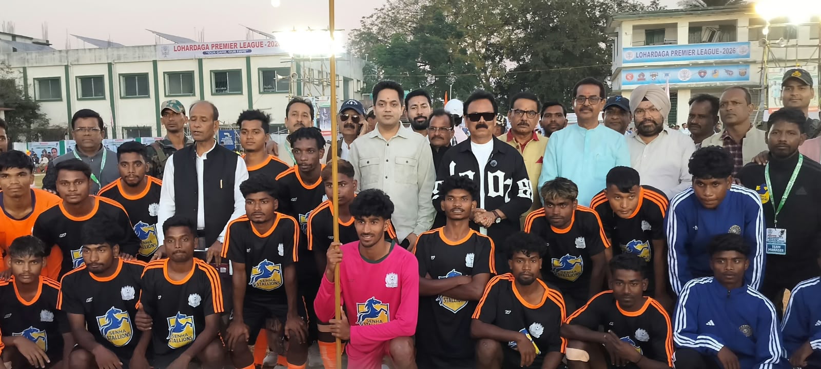 लोहरदगा प्रीमियर लीग फुटबॉल टूर्नामेंट का भव्य आगाज, सांसद सुखदेव भगत ने किया उद्घाटन 10 10 2
