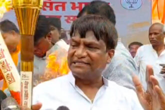धनबाद में सेवा ज्योति यात्रा के दौरान बड़ा हादसा टला, विधायक शत्रुध्न महतो पर गिरी मशाल की आग