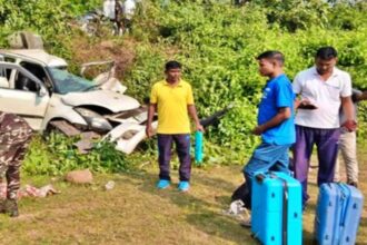चाईबासा में कार और ट्रेलर की जबरदस्त टक्कर, एक ही परिवार के 3 लोगों की मौत, छत्तीसगढ़ से जमशेदपुर जा रहे थे सभी