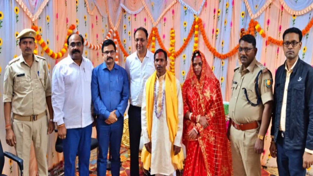 हजारीबाग ओपन जेल में दो पूर्व नक्सलियों ने रचाई शादी, धूम-धाम से निकली बारात, अधिकारी बने बाराती