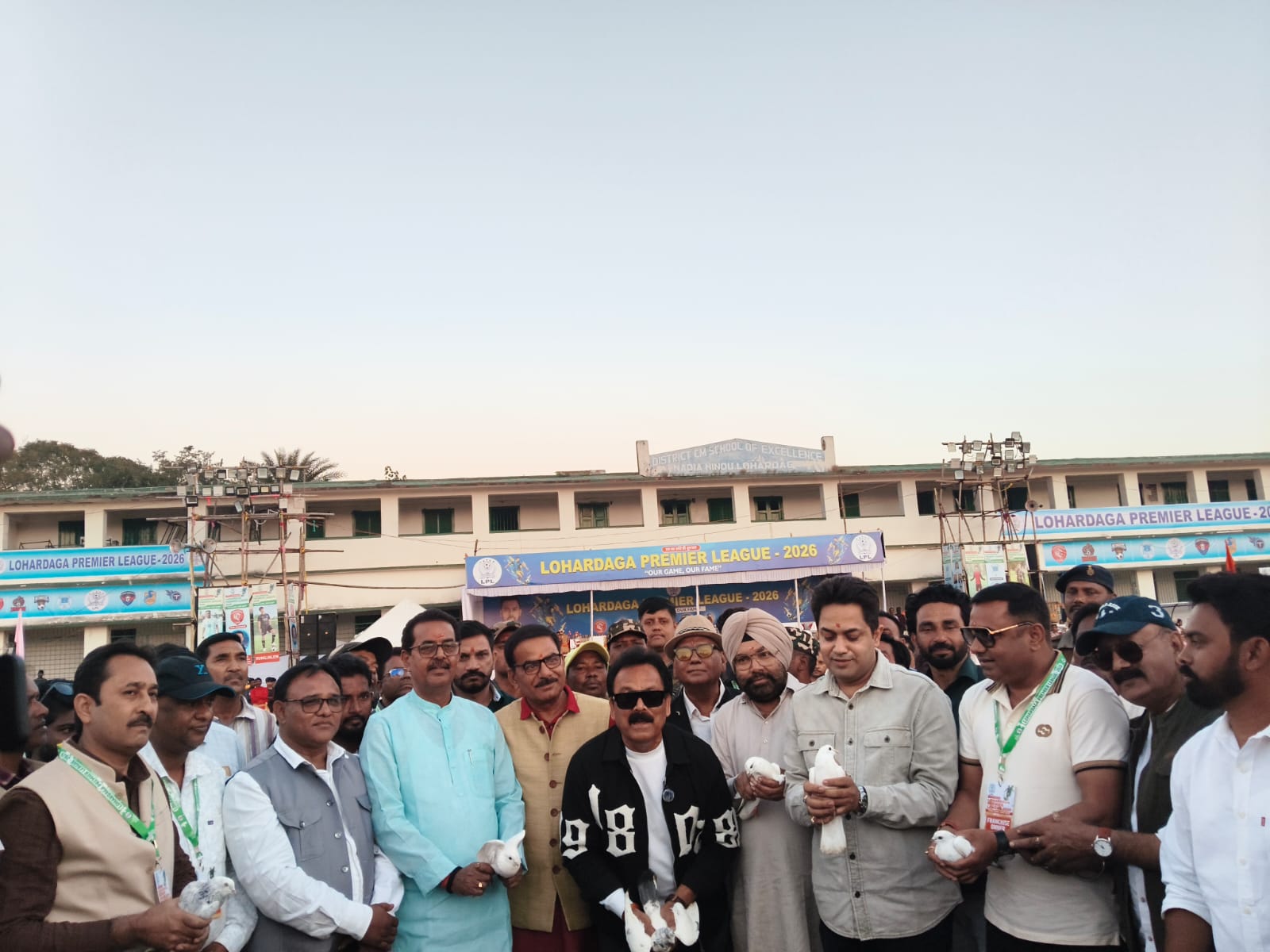 लोहरदगा प्रीमियर लीग फुटबॉल टूर्नामेंट का भव्य आगाज, सांसद सुखदेव भगत ने किया उद्घाटन 18 19