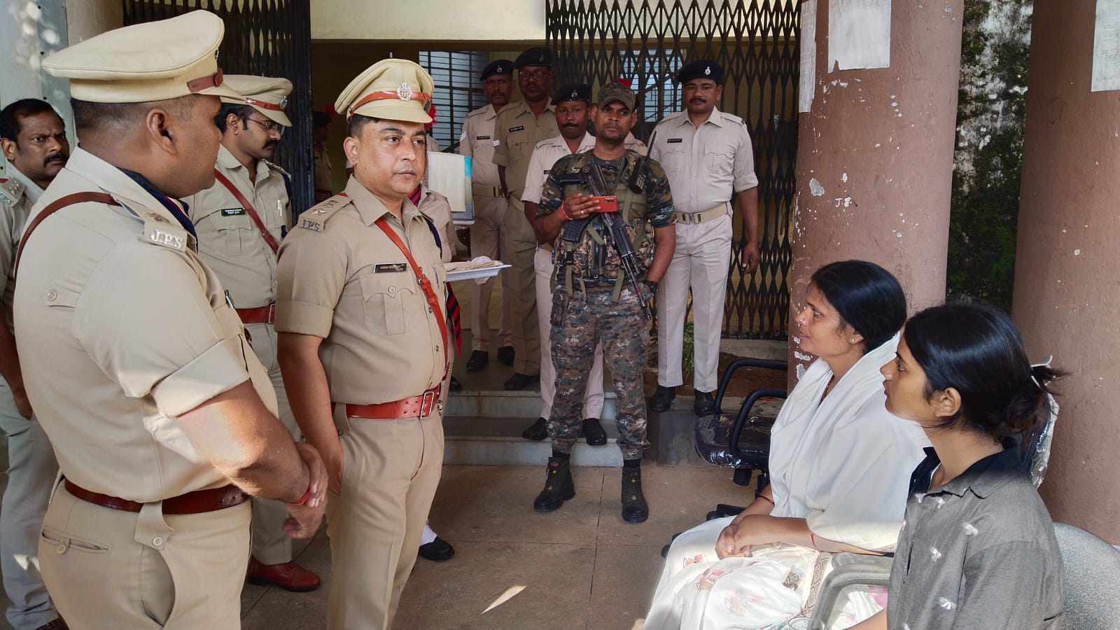 लोहरदगा में पुलिस स्मरण दिवस पर वीर जवानों को दी गई श्रद्धांजलि, SP ने कहा- जवानों का बलिदान देश सेवा की देता है प्रेरणा 6 2 4