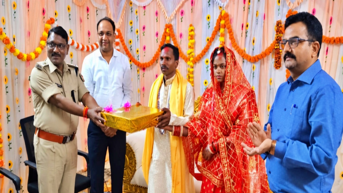 हजारीबाग ओपन जेल में दो पूर्व नक्सलियों ने रचाई शादी, धूम-धाम से निकली बारात, अधिकारी बने बाराती 2 27976001 jail