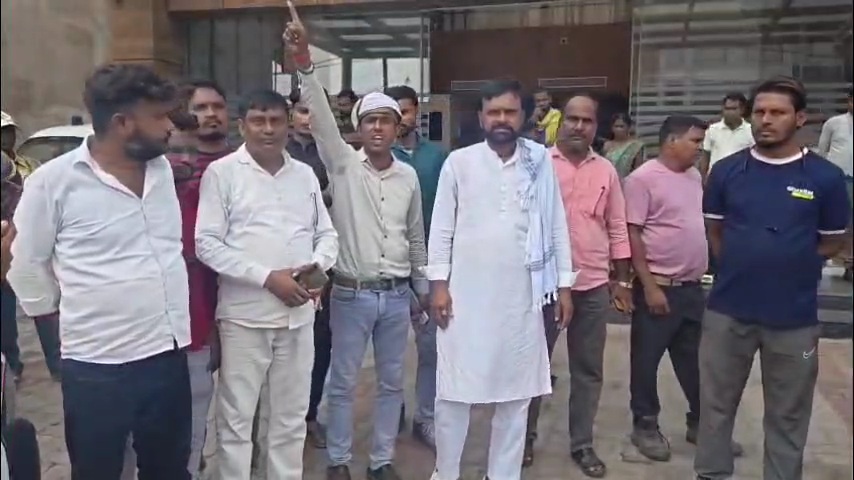 बोकारो के ESL प्लांट में हादसा, जहरीले गैस की चपेट में आने से दो मजदूरों की मौत, परिजनों का हंगामा