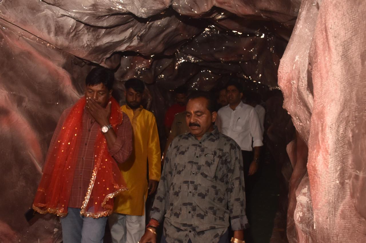 लोहरदगा DC-SP ने पूजा पंडालों और रावण दहन स्थल का किया निरीक्षण, सुरक्षा मानकों के अनुपालन और भीड़ नियंत्रण को लेकर दिया निर्देश 4 4 3