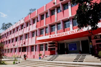 एमजीएम मेडिकल कॉलेज में आठ छात्रों से रैगिंग, 15 सीनियर जांच के घेरे में