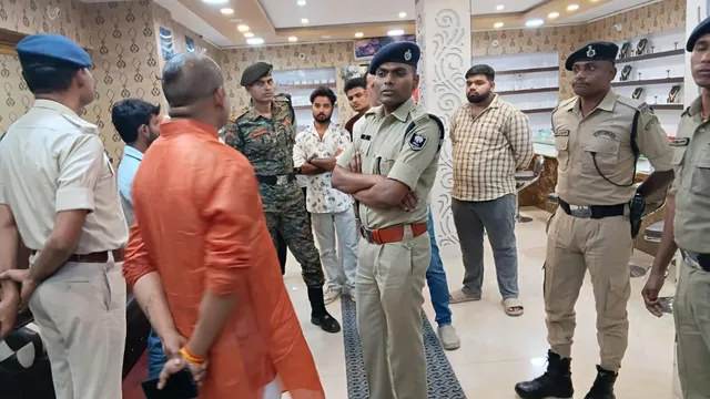 रोहतास के कंचन ज्वेलर्स में 3 करोड़ की लूट, पिछले साल भी हुई थी 5.20 करोड़ की लूटपाट