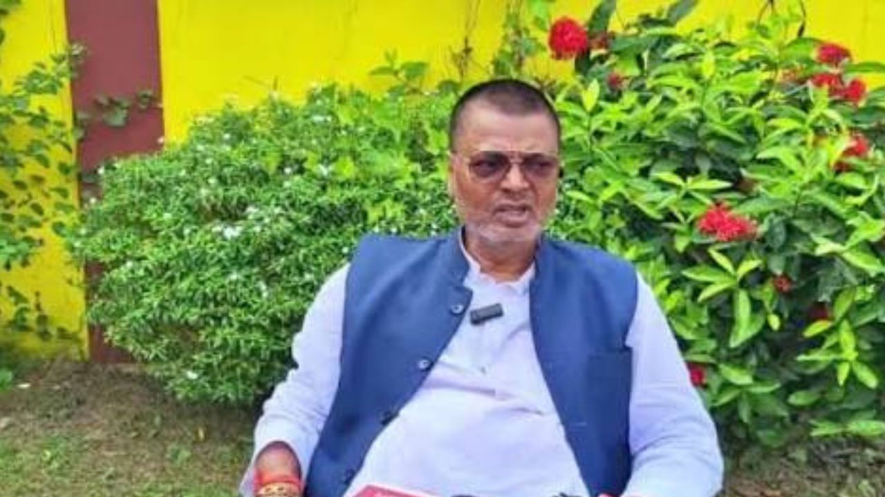 पूर्व मंत्री योगेंद्र साव ने जेसीबी से रातों-रात गिरा दी सरकारी इमारत, खासमहाल जमीन पर था विवाद, कोर्ट ने यथास्थिति रखने का दिया था आदेश