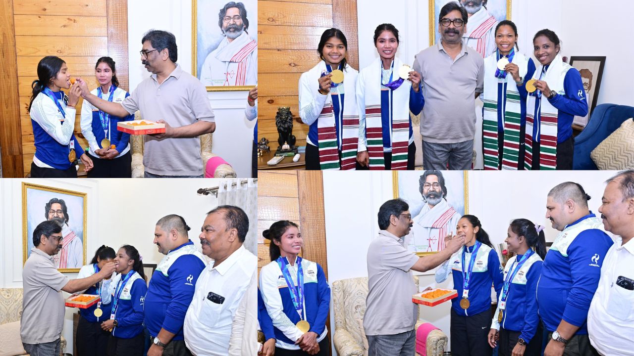 Asian Games 2026: भारत को गोल्ड मेडल दिलाने वाली झारखंड की बेटियों का स्वागत, मुख्यमंत्री हेमंत सोरेन ने खिलाई मिठाई