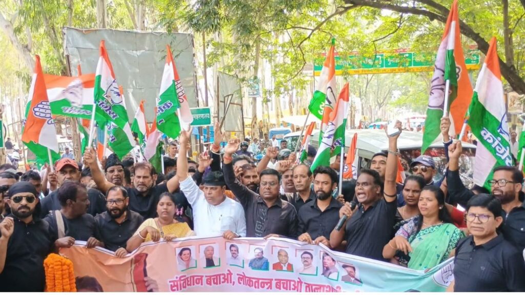 लोहरदगा में मुख्य चुनाव आयुक्त ज्ञानेश कुमार के इस्तीफे की मांग को लेकर कांग्रेस का प्रदर्शन, जिलाध्यक्ष के नेतृत्व में मनाया गया काला दिवस