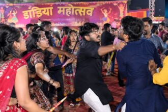 डीएसपीएमयू में डांडिया कार्यक्रम के दौरान हंगामा, छात्राओं ने लगाया छेड़छाड़ का आरोप