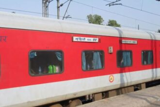 रांची-दिल्ली राजधानी एक्सप्रेस के इंजन में खराबी, पिस्का स्टेशन पर दो घंटे खड़ी रही ट्रेन
