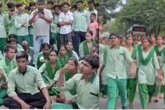 कोडरमा में छात्रों ने निकाल पैदल मार्च, 10 शिक्षकों के भरोसे 2540 विद्यार्थी, कई विषयों के लिए एक भी शिक्षक नहीं