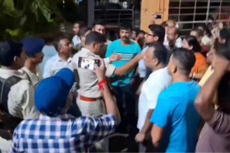 मालदा जिला परिषद अध्यक्ष-उपाध्यक्ष चुनाव से पहले बंगाल पुलिस पहुंची पाकुड़, होटल में ठहरे 26 जिला परिषद सदस्यों ने किया हंगामा