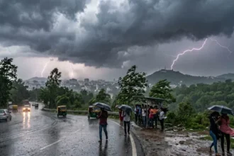 Jharkhand Weather Alert :कल से रांची समेत पूरे झारखंड में बारिश के आसार, 28-29 अक्टूबर को लेकर अलर्ट जारी, 60 किमी की रफ्तार से चल सकती है हवा