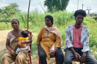 7 साल बाद घर वापस जिंदा लौटने के बाद आदिवासी परिवार में खुशी का महौल, मां को जिंदा देख बेटी हुई भावुक
