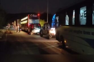 रामगढ़ के चुटूपालू घाटी में हाइवा ने बस समेत 3 वाहनों को मारी टक्कर, बाइक सवार गंभीर रूप से घायल, रांची जाने वाली सड़क दो घंटे रही जाम