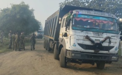 चतरा के टंडवा में कोयला चोरी पर बड़ा शिकंजा, जंगल से 250 टन कोयला बरामद, पांच हाइवा जब्त