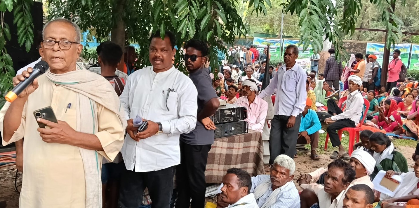लातेहार में वन अधिकार पट्टा को लेकर आदिवासी समाज का घेराव, अनिश्चितकालीन धरना शुरू 2 WhatsApp Image 2026 10 06 at 4.00.14 PM