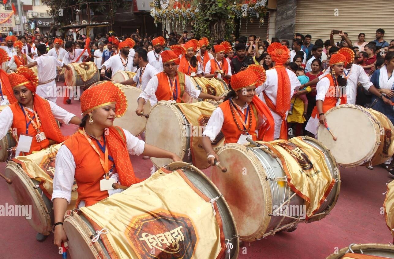 लोहरदगा में 11 अक्टूबर को भव्य कलश यात्रा में पहली बार गूंजेगा महाराष्ट्र का पुणेरी ढोल-ताशा, मां दुर्गा के नौ स्वरूपों की झांकी रहेगी आकर्षण का केंद्र 3 WhatsApp Image 2026 10 09 at 8.07.15 PM