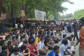 IIIT रांची में छात्र की मौत के बाद दूसरे दिन भी हंगामा, निदेशक के इस्तीफे पर अड़े विद्यार्थी