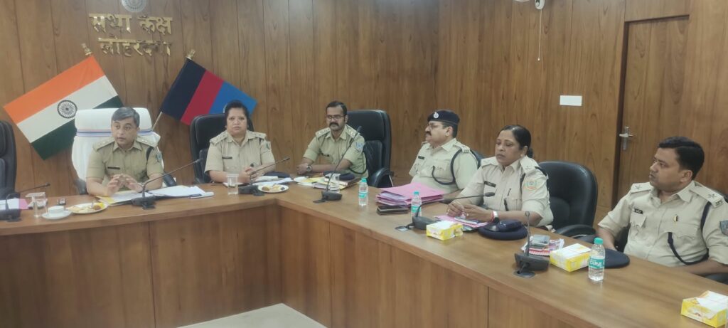 दशहरा, दीपावली और छठ पर लोहरदगा पुलिस अलर्ट, हुड़दंगियों और अपराधियों पर रहेगी पैनी नजर, SP सादिक अनवर रिजवी का सख्त निर्देश