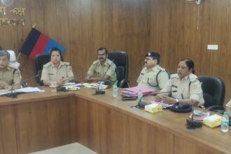 दशहरा, दीपावली और छठ पर लोहरदगा पुलिस अलर्ट, हुड़दंगियों और अपराधियों पर रहेगी पैनी नजर, SP सादिक अनवर रिजवी का सख्त निर्देश