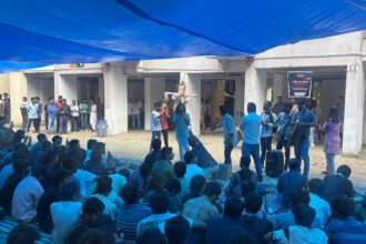IIIT रांची में छात्र की मौत पर तीसरे दिन भी आंदोलन, निदेशक के इस्तीफे की मांग, देवेंद्र नाथ महतो ने भी कैंपस पहुंचकर दिया छात्रों को समर्थन