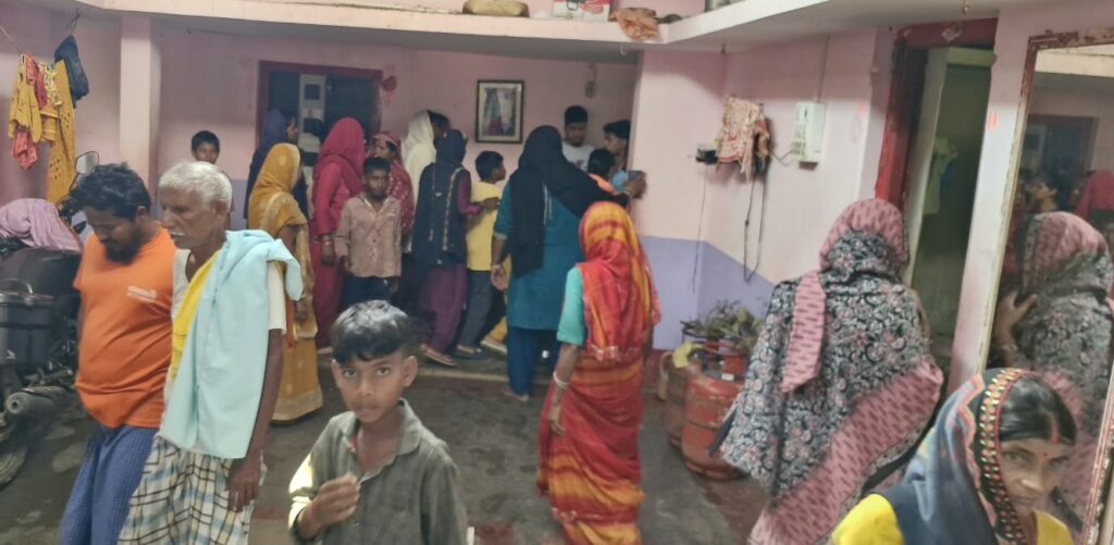 कोडरमा में सनकी पति ने पत्नी का हंसुए से गला रेता, गंभीर हालत में अस्पताल में भर्ती
