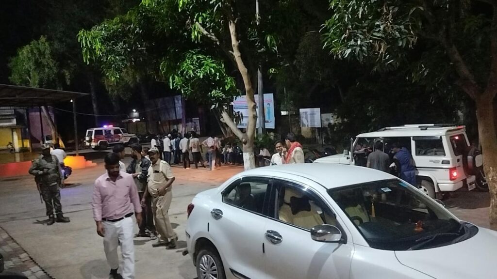 गुमला में विजयादशमी पर दो अलग-अलग सड़क हादसों में दो की मौत, एक दर्जन घायल