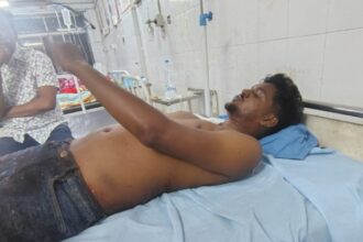 दुमका में भतीजा ने चाचा पर चाकू से किया हमला, हालत गंभीर