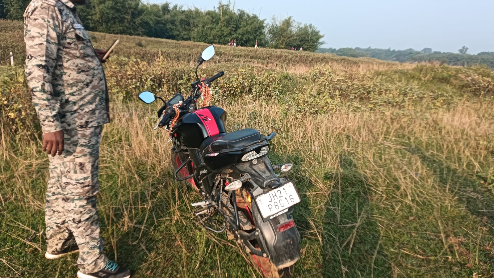 जामताड़ा में विद्यासागर-मदनकट्टा के बीच रेलवे ट्रैक पर मिला प्रेमी युगल के शव, दोनों के बीच लंबे समय से चल रहा था प्रेम प्रसंग 3 WhatsApp Image 2026 10 24 at 4.08.57 PM