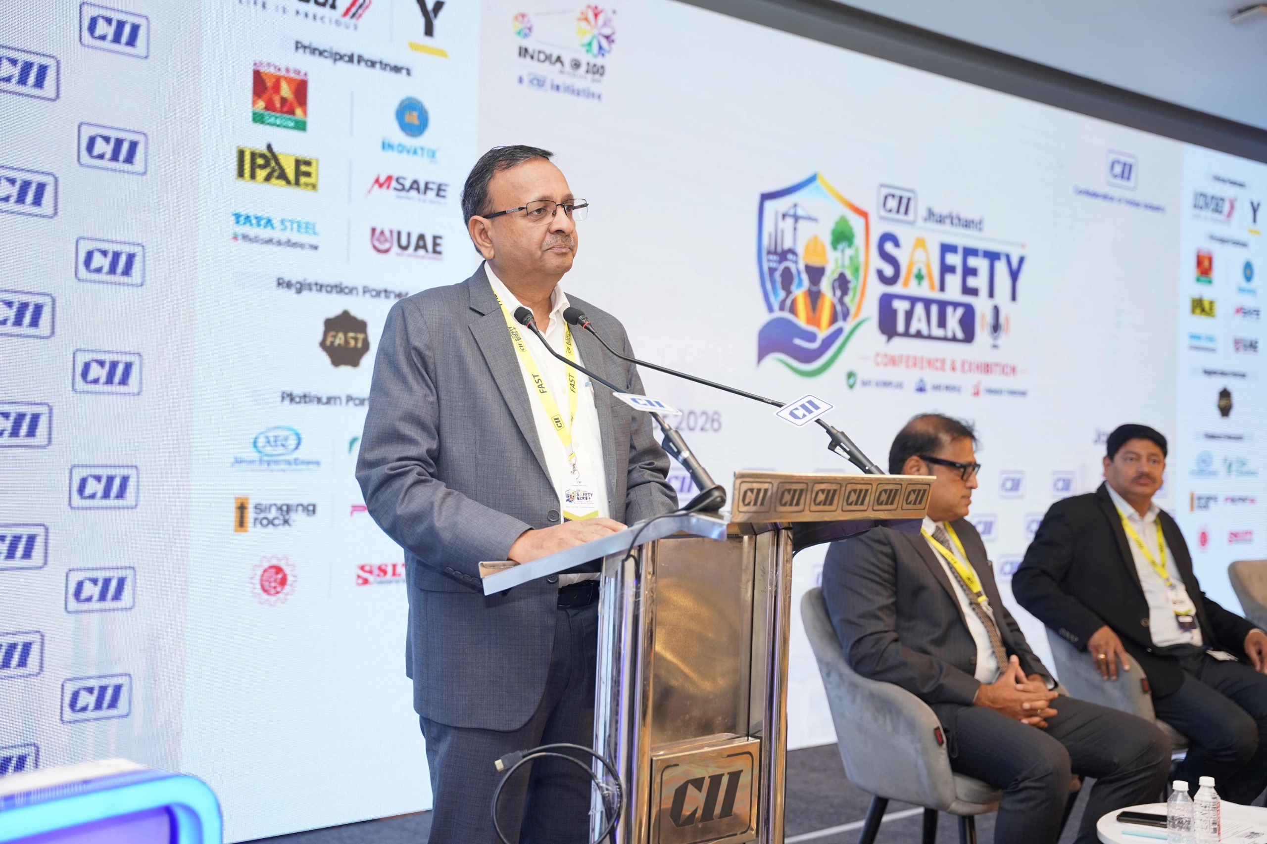 औद्योगिक सुरक्षा को लेकर CII झारखंड सेफ्टी टॉक 2026 का आगाज, विशेषज्ञों ने कहा- नियमों के पालन से आगे बढ़कर जोखिम रोकने पर दें जोर 4 WhatsApp Image 2026 10 26 at 7.27.33 PM