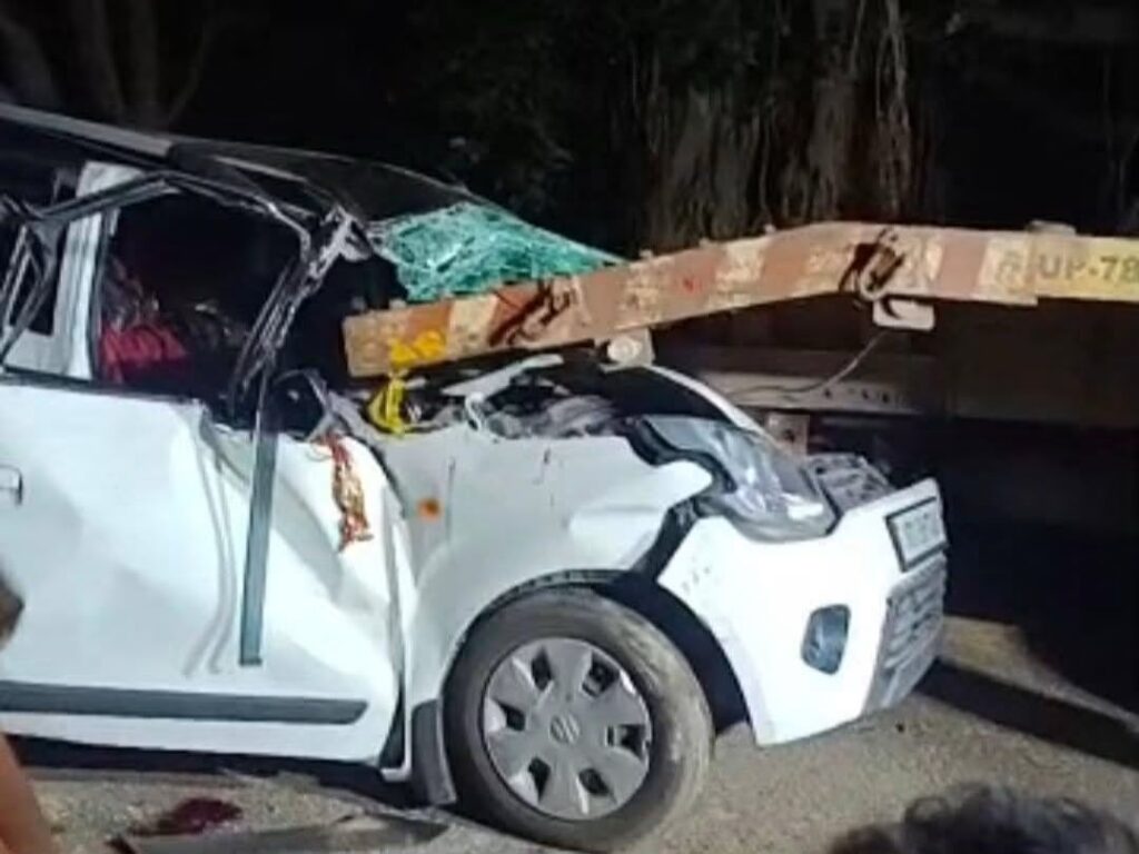 गिरिडीह में 6 किलोमीटर तक कार को घसीटते ले गया ट्रेलर, ड्राइवर की मौत, दो की हालत गंभीर