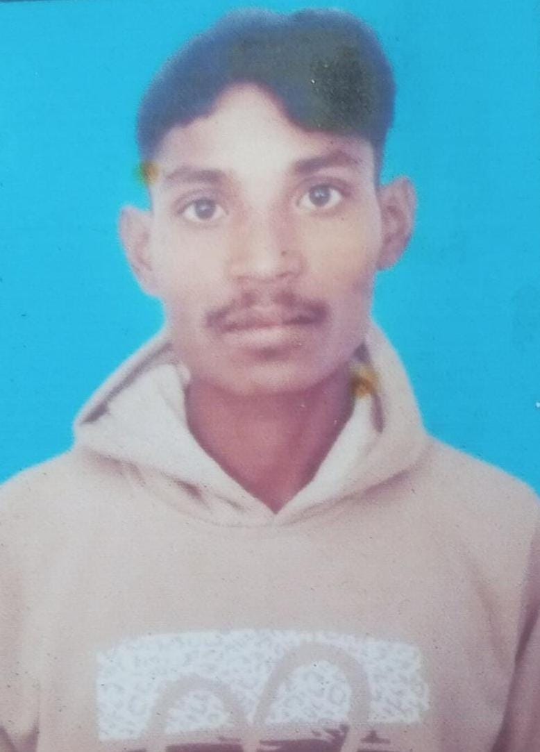 दुबई के जेल में बंद पलामू के बेटे की रिहाई के लिए पिता ने लगाई गुहार, दलाल पर फंसाने का आरोप, बहन की शादी में शामिल होने के लिए घर लौटना चाहता था शशि 1 WhatsApp Image 2026 10 28 at 4.26.36 PM