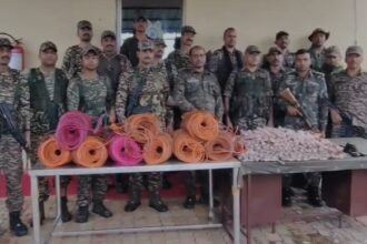 गिरिडीह के पारसनाथ क्षेत्र में सुरक्षा बलों को मिली बड़ी सफलता, नक्सलियों द्वारा छुपाकर रखे गये विस्फोटकों को किया बरामद