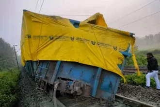 चाईबासा में भालूलता-जराईकेला रेलखंड पर बड़ा हादसा टला, दो हिस्सों में बंटी मालगाड़ी, रेल लाइन बाधित