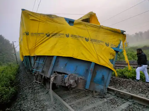चाईबासा में भालूलता-जराईकेला रेलखंड पर बड़ा हादसा टला, दो हिस्सों में बंटी मालगाड़ी, रेल लाइन बाधित