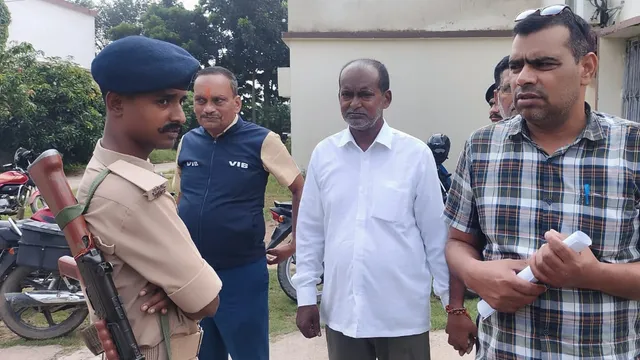 अरवल में निगरानी की टीम ने घूस लेते राजस्व कर्मी को किया गिरफ्तार, जमीन की मापी सुधारने के लिए मांगे थे 20 हजार