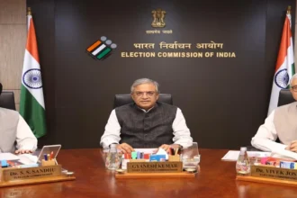 दोनों चुनाव आयुक्त ने कैबिनेट सचिव से की थी सीनियर अधिकारी की शिकायत, RTI में बड़ा खुलासा
