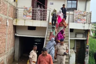 पटना के नौबतपुर में शांति गेस्ट हाउस में पुलिस की छापेमारी, 8 लड़कियों समेत 17 हिरासत में, होटल की आड़ में चल रहा था देह व्यापार