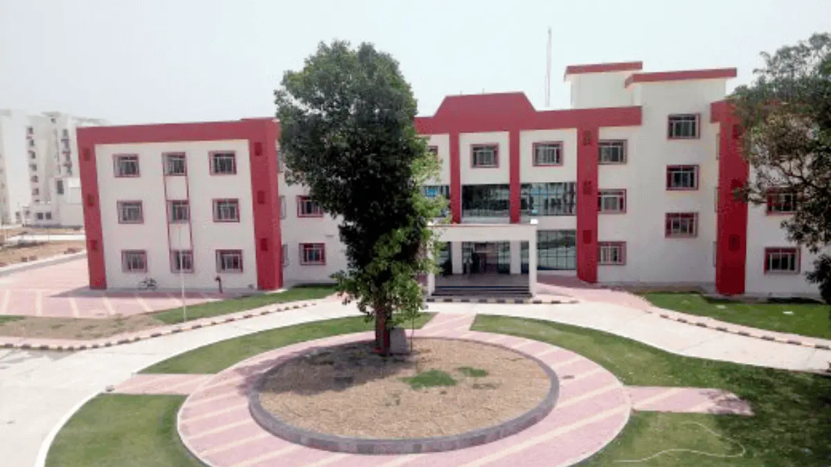 IIIT रांची के छात्र की मौत पर हंगामा, परीक्षा खराब जाने से आत्महत्या की आशंका, मानवाधिकार आयोग ने लिया संज्ञान