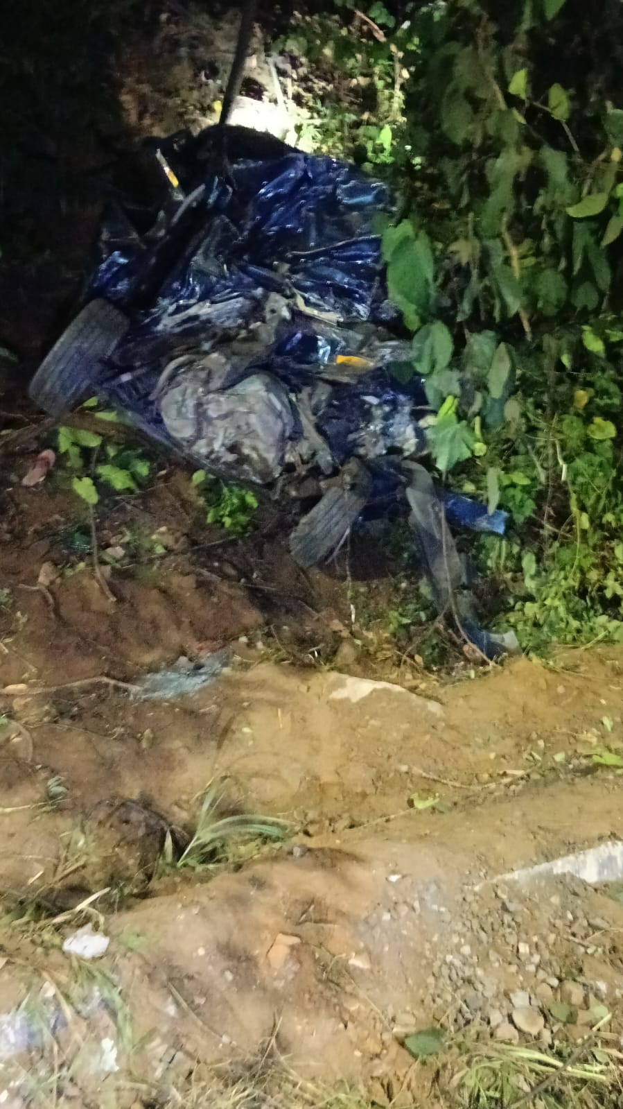 रामगढ़ के चुटूपाली घाटी में भीषण सड़क हादसाः कंटेनर में दबी कार, एक महिला समेत दो की मौत 3 jh ram 05 accident 2 death jh10008 12102026000256 1210f 1791743576 271