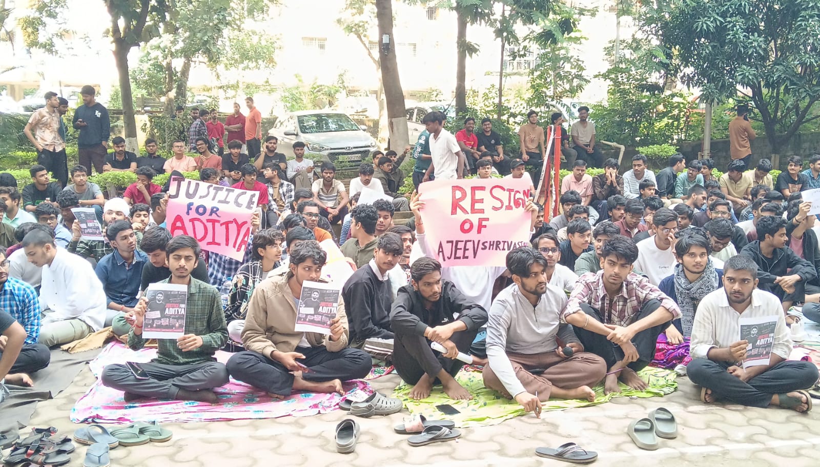 IIIT रांची के छात्र आदित्य की मौत मामले में शिक्षा मंत्रालय का एक्शन, निदेशक छुट्टी पर भेजे गए, छात्रों का आंदोलन स्थगित