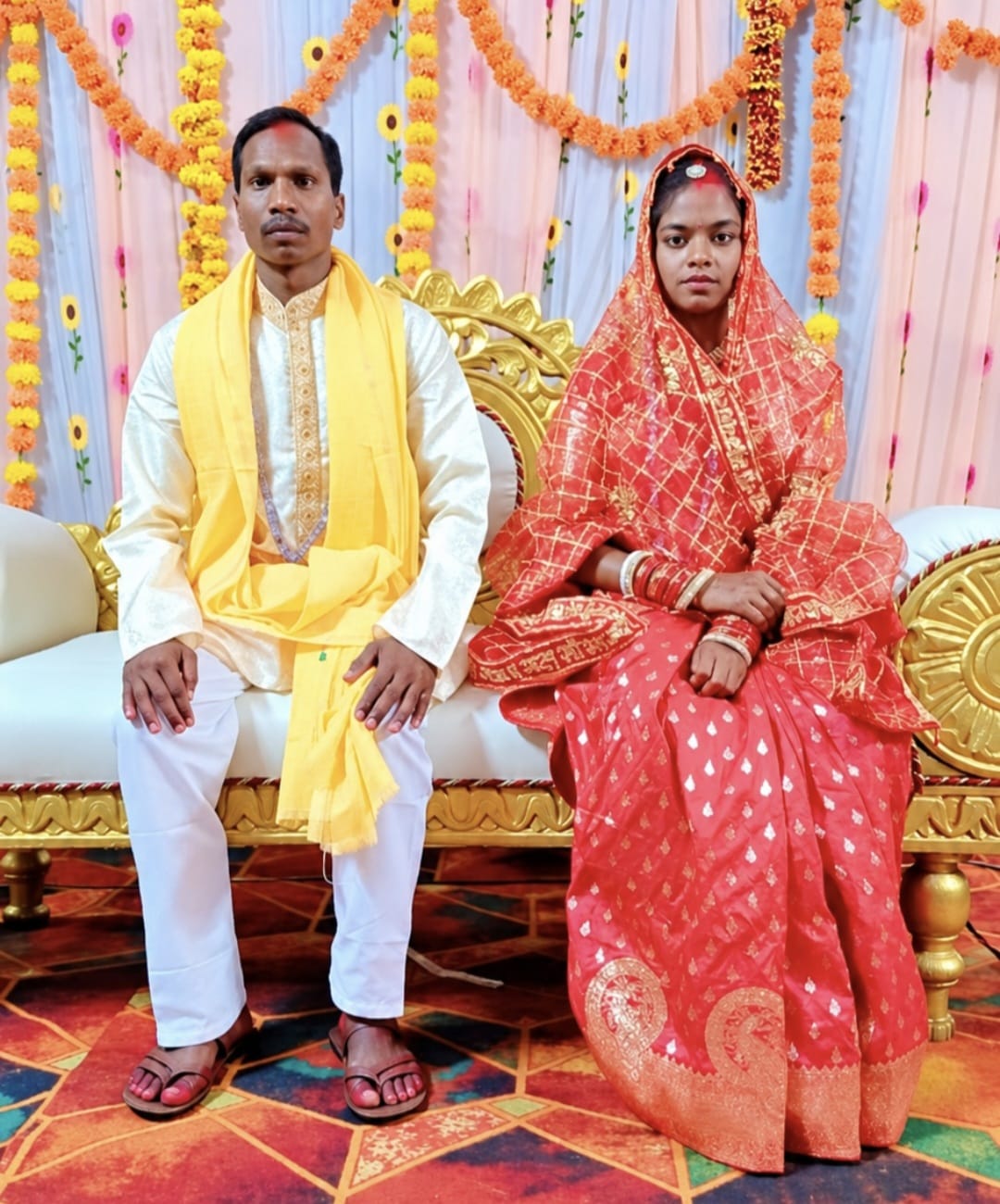 हजारीबाग ओपन जेल में दो पूर्व नक्सलियों ने रचाई शादी, धूम-धाम से निकली बारात, अधिकारी बने बाराती 1 jh ran 01 openjailmeshadi photo 7200748 28102026105652 2810f 1793165212 572