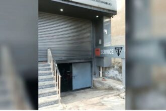 हजारीबाग के KTM शोरूम में भीषण आग, एक करोड़ के नुकसान की आशंका