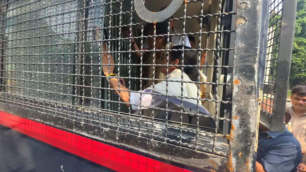 Jantar Mantar Delhi CJP Protest: ममता बनर्जी और अरविंद केजरीवाल दिल्ली पुलिस के हिरासत में, CJP ने देशवासियों से किया जंतर-मंतर कूच का आवाह्न